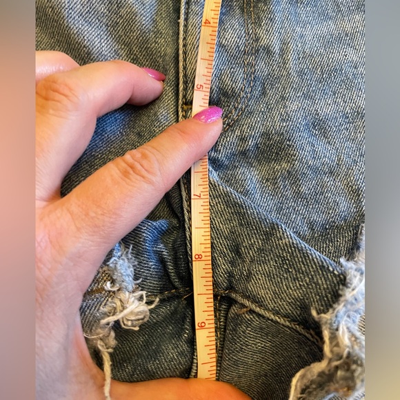 DL1961 Renee Cutoff Distressed Ripped Frayed in Soul Wash Denim Mini Short Sz 27 - Picture 11 of 16